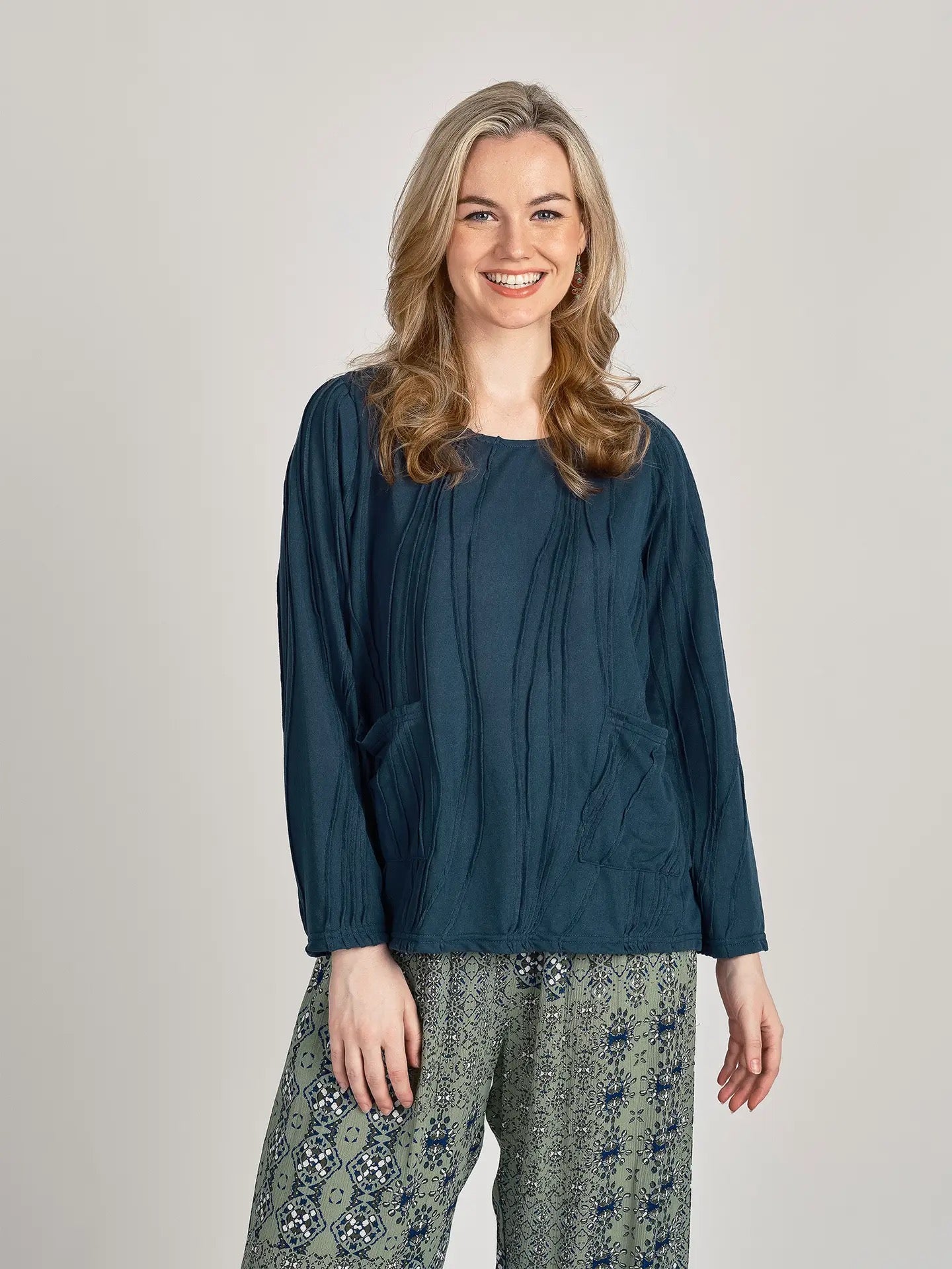 Top--"Waves"--SHORT, Cotton, Pockets, 3 Colors (Windhorse)