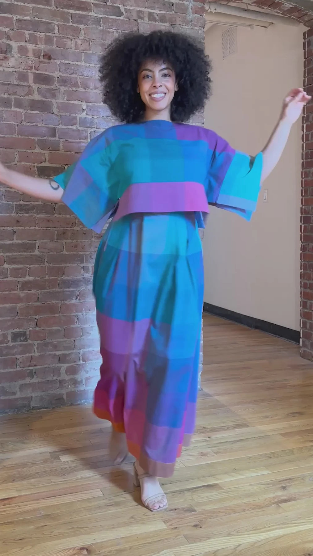 Top--"Mira", "T" shape, Cotton, Chex--AURA (Rujuta Sheth)