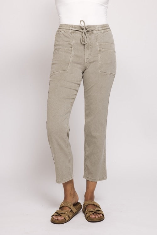 Jeans--"ZHBianka", Cropped, Green (Zhrill)