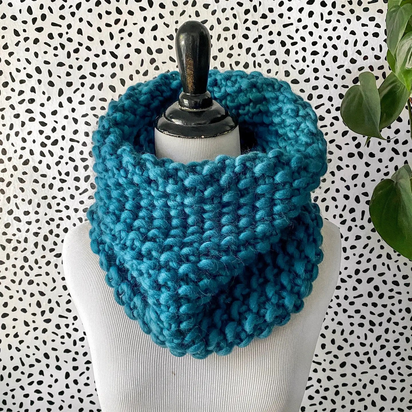 Scarf--Cowl, "Bubble Fluff", Chunky Knit, 100% Merino Wool, Many Colors (Nickichicki)