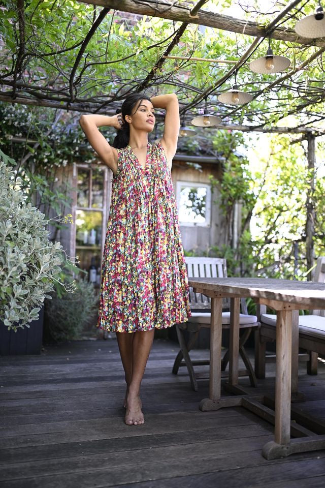 Dress--"Jerk", V-Neck, Sleeveless, Crinkle-Cotton, Leaves--Multi-Colored (Dress Addict)